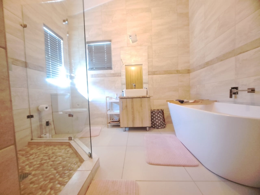 5 Bedroom Property for Sale in Protea Park North West